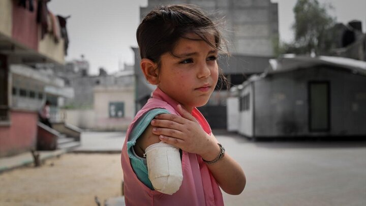 Photos: Palestinian girl clinging to life with one hand