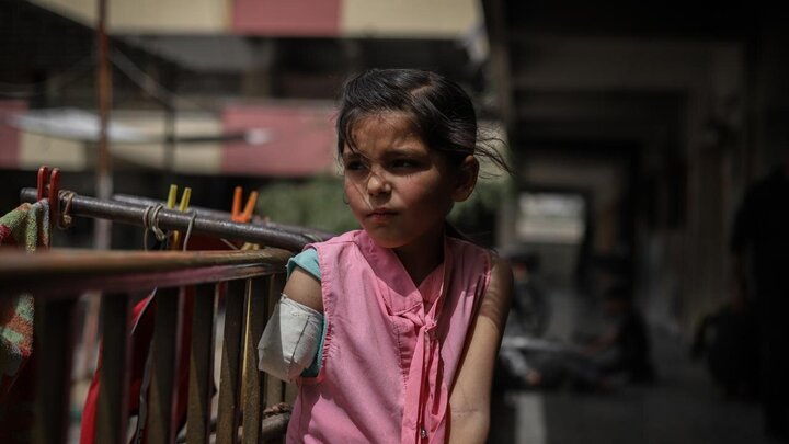 Photos: Palestinian girl clinging to life with one hand