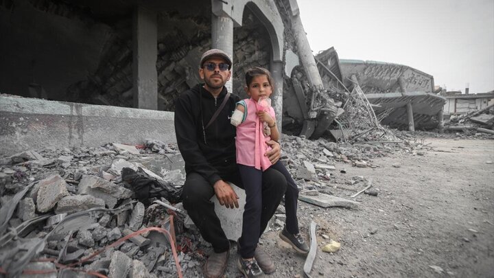 Photos: Palestinian girl clinging to life with one hand