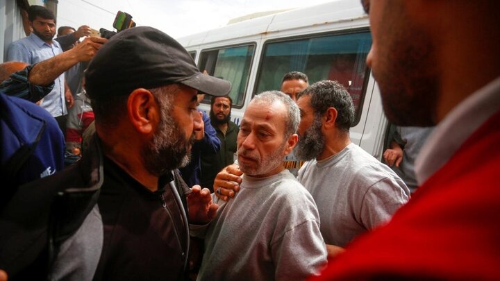 Photos: 12 Palestinians released from Israeli prisons