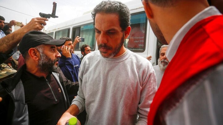 Photos: 12 Palestinians released from Israeli prisons