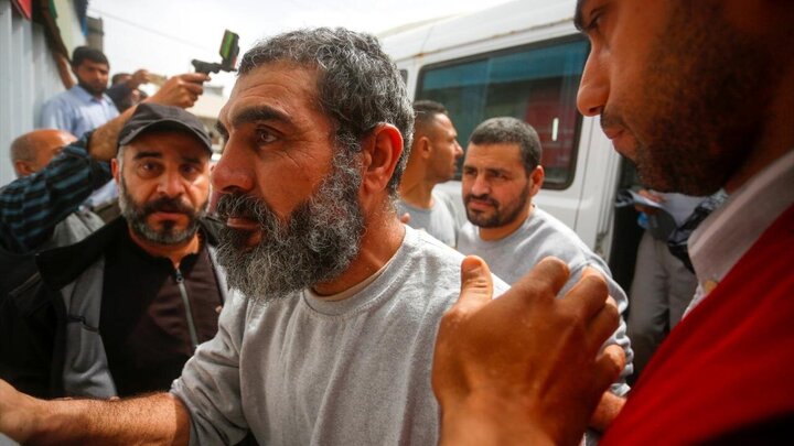 Photos: 12 Palestinians released from Israeli prisons