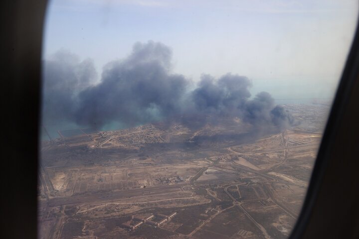 بازدید هوایی پزشکیان از بندر شهید رجایی