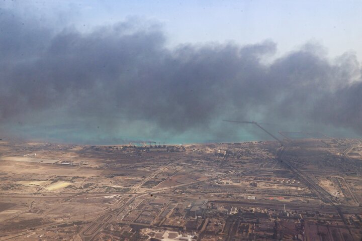 بازدید هوایی پزشکیان از بندر شهید رجایی