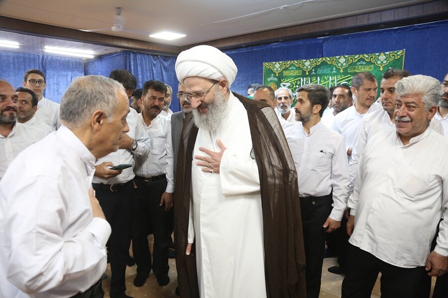 تجلیل آیتالله فقیهی از خدمات آستان قدس رضوی/ تأکید بر خدمترسانی بیشتر به زائران امام رضا(ع)