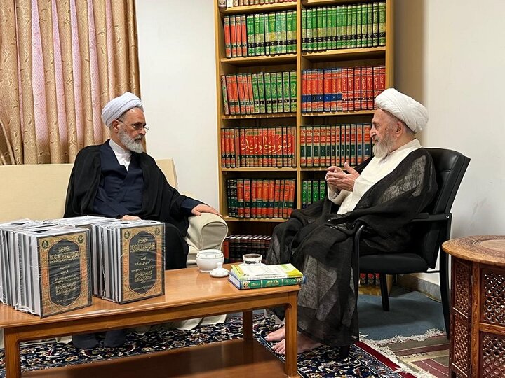 عکس خبری | دیدار مدیر حوزه‌های علمیه با آیت‌الله سبحانی