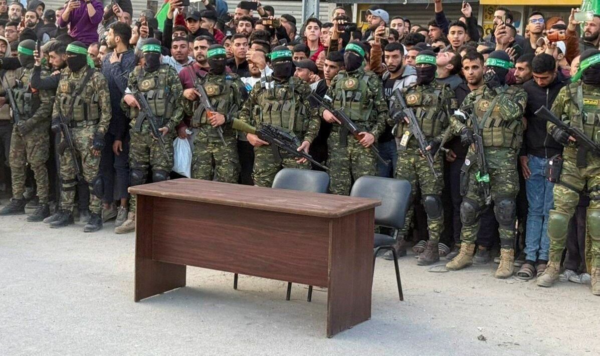 "Şebekeya 14 rêjîma  Îsraîlî: Hamas karar xwe girt, û Îsraîl di dorûdoran de ye." "Şebekeya 14 rêjîma  Îsraîlî: Hamas karar xwe girt, û Îsraîl di dorûdoran de ye."