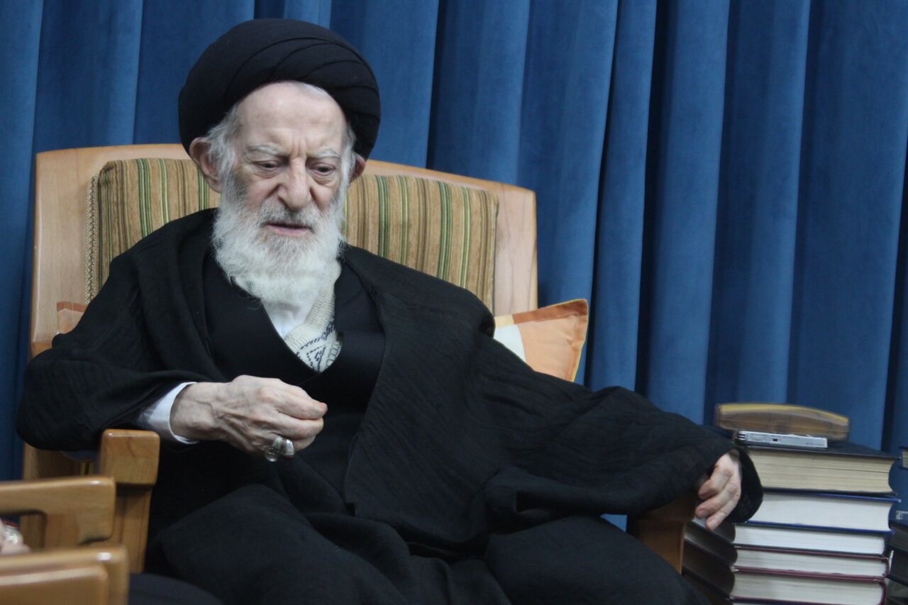 Grand Ayatollah Shobeiri Zanjani expresses condolences over explosion at Shahid Rajaee Port