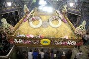Informe fotográfico | El mausoleo de la excelencia Fátima al-Masuma (s.a.) fue adornado con flores durante la Década de la Karamat.