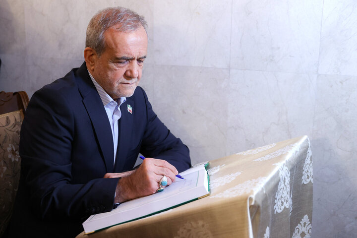 Photos: Iran President visits Bibi-Heybat shrine in Baku