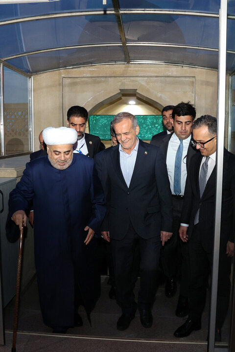 Photos: Iran President visits Bibi-Heybat shrine in Baku
