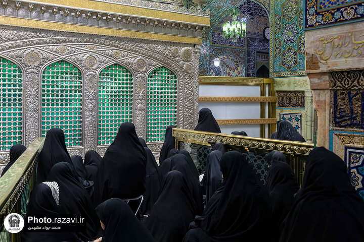 غبارروبی ضریح مطهر حضرت رضا(ع) در آستانه دهه کرامت