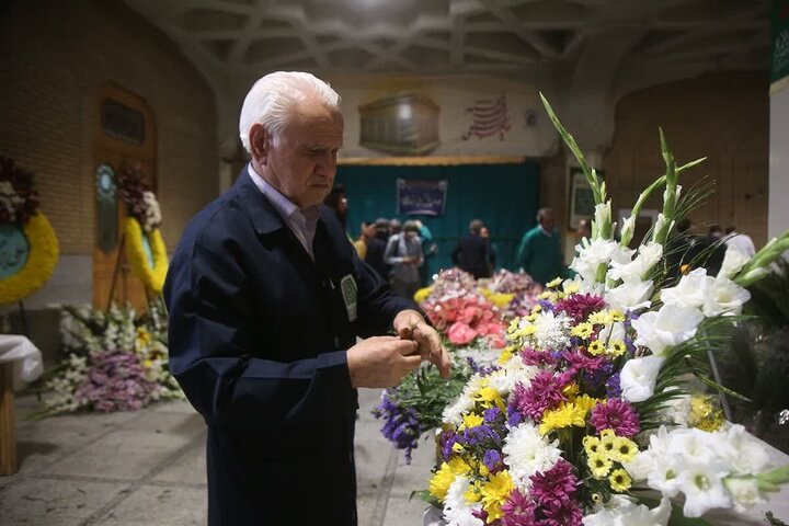 Informe fotográfico | El santuario de Hazrat Masoumeh adornado con flores durante la Década de la Karamat