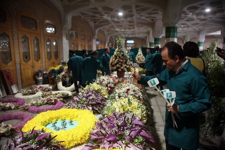 Informe fotográfico | El santuario de Hazrat Masoumeh adornado con flores durante la Década de la Karamat