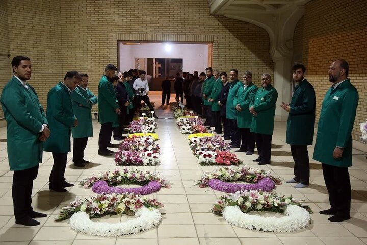 Informe fotográfico | El santuario de Hazrat Masoumeh adornado con flores durante la Década de la Karamat