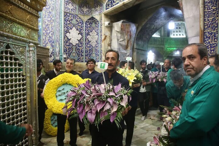 Informe fotográfico | El santuario de Hazrat Masoumeh adornado con flores durante la Década de la Karamat