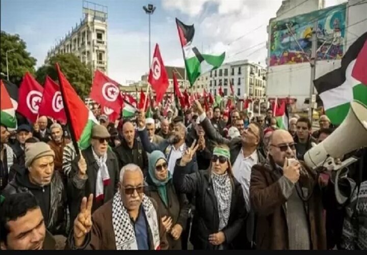 ویڈیو | تیونس میں فلسطین کے حامیوں نے اطالوی سفیر اور وزیر کو نمائش سے نکال باہر کیا