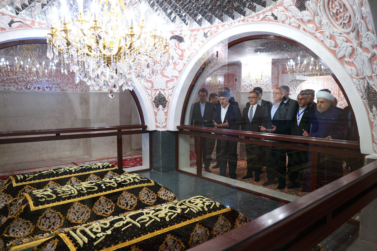 Iran President visits Bibi-Heybat shrine in Baku