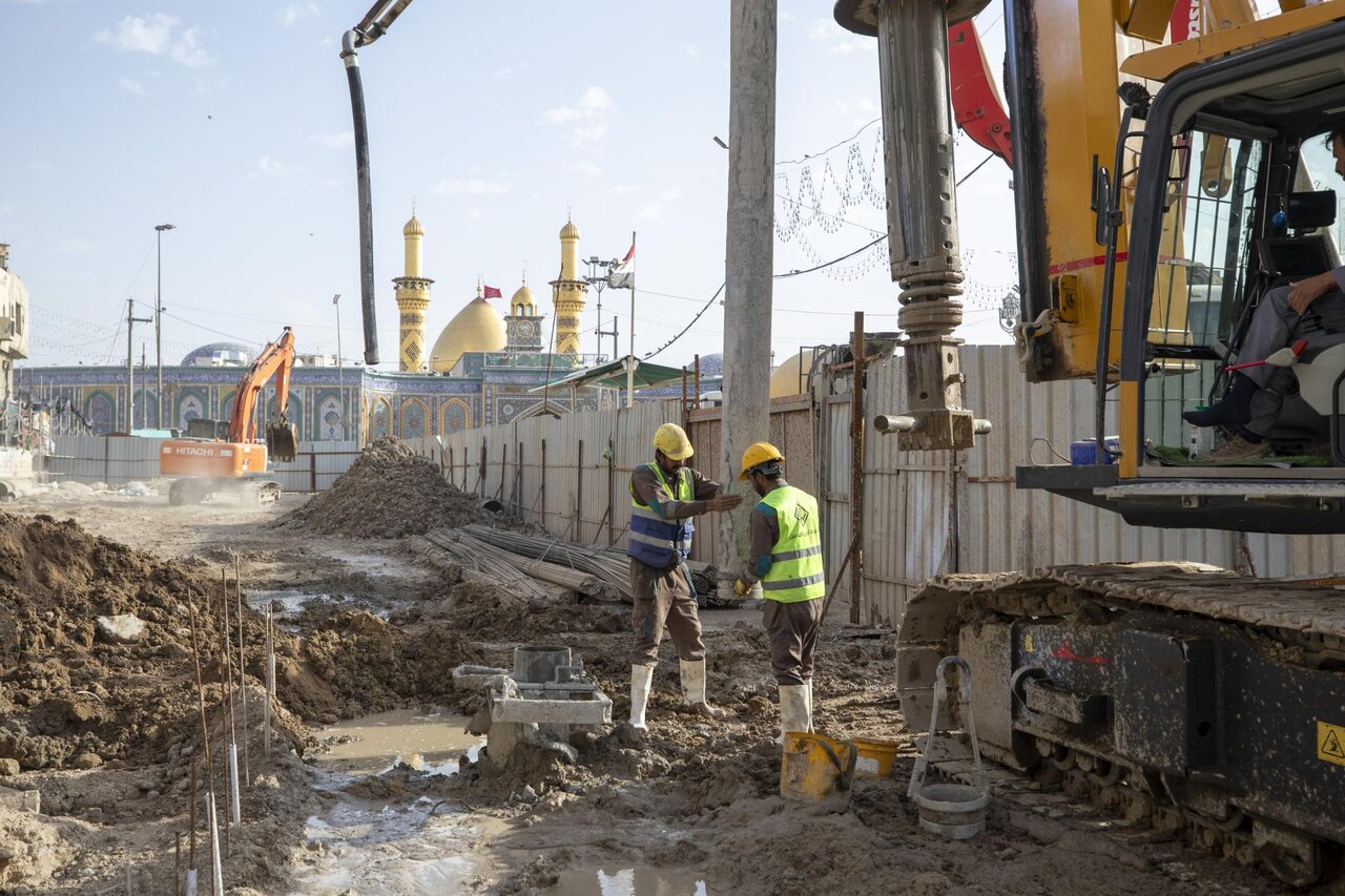 Al-Abbas holy shrine continues its work on great Qibla gate courtyard basement project (+Photos)