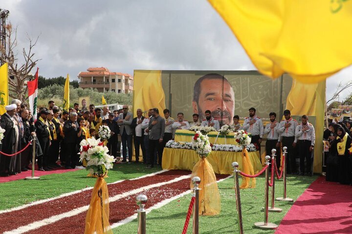 Balitang Larawan: Nagpaalam ang isang martir Hezbollah mandirigma at ang masa ng mga paglaban kay Shaheed Ali Jaber sa Shamaa, sa timog ng Lebanon