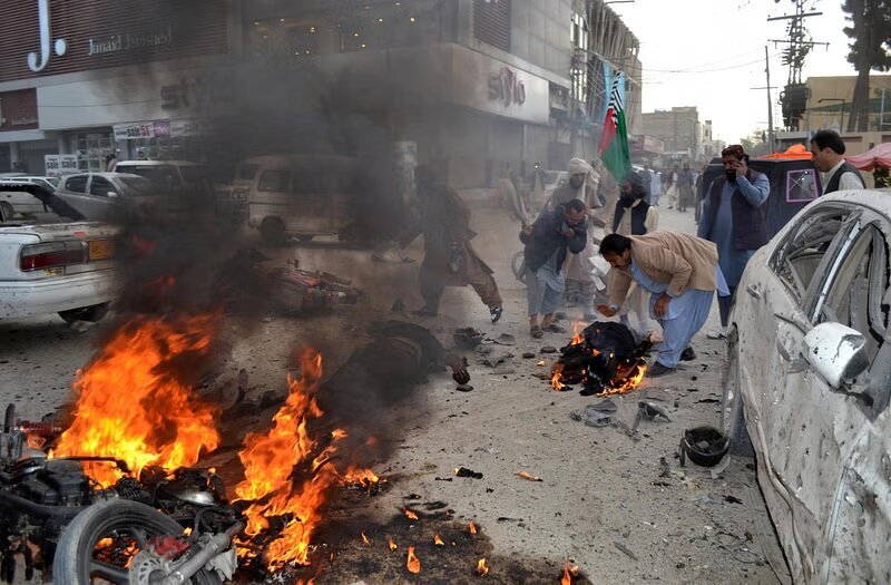 Attentato terroristico in Pakistan causa 22 tra morti e feriti