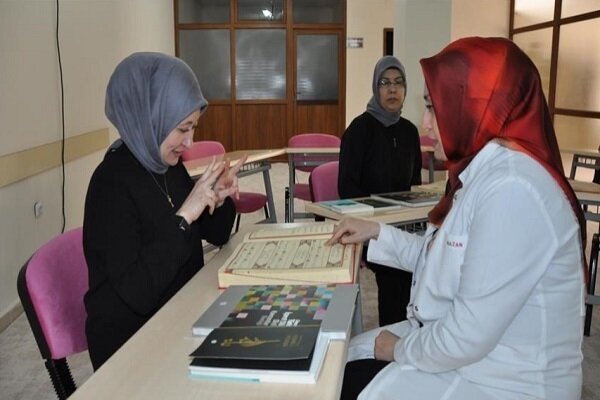 Усилия турецких глухих женщин по изучению Корана и исламских учений