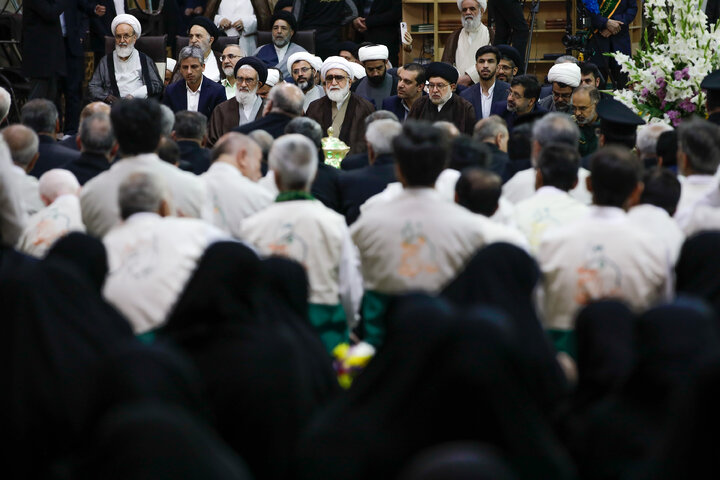 مراسم قراءة الخطبة مِن قِبَل خُدام العتبات المقدسة في إيران الإسلامية