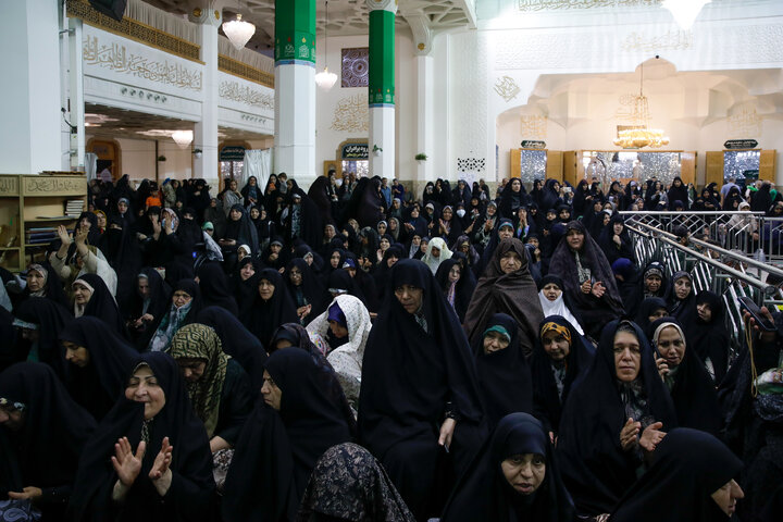 مراسم قراءة الخطبة مِن قِبَل خُدام العتبات المقدسة في إيران الإسلامية