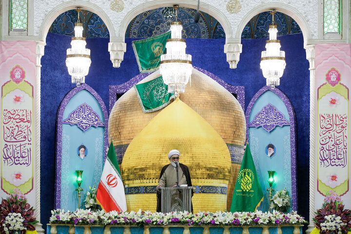 مراسم قراءة الخطبة مِن قِبَل خُدام العتبات المقدسة في إيران الإسلامية