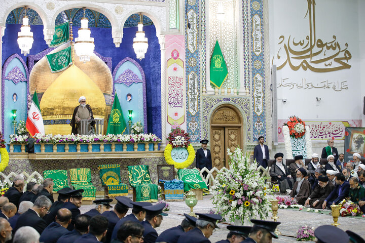 مراسم قراءة الخطبة مِن قِبَل خُدام العتبات المقدسة في إيران الإسلامية
