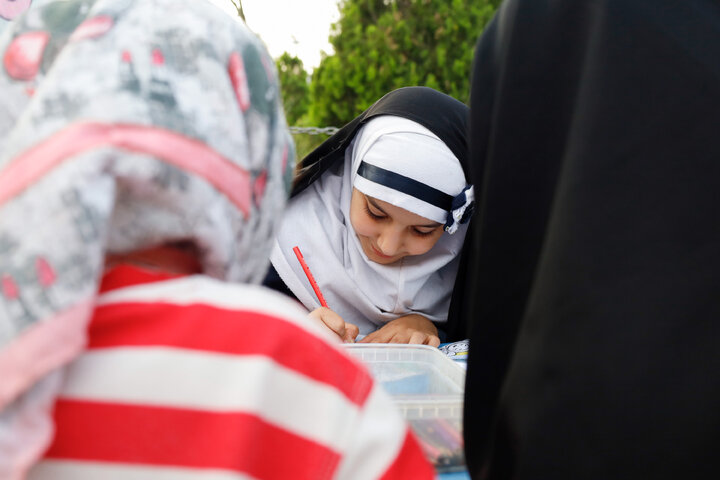 فتيات في حرم الإمام الرؤوف