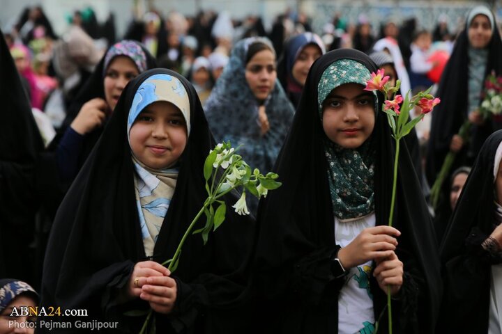 جشن روز دختر در حرم زینبیه اصفهان