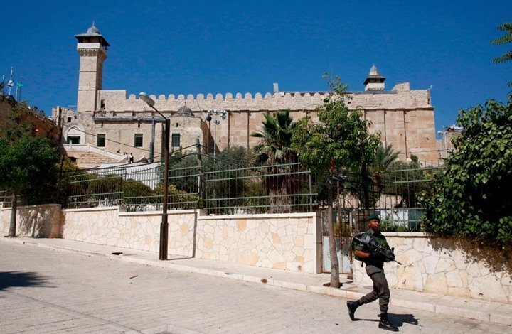 Israeli forces storm Ibrahimi Mosque ahead of settler incursion