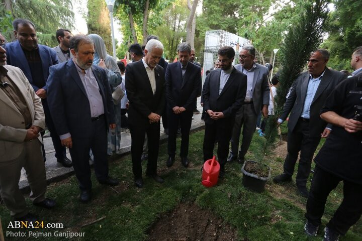 کاشت درخت صلح در اصفهان