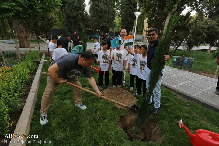 کاشت درخت صلح در اصفهان