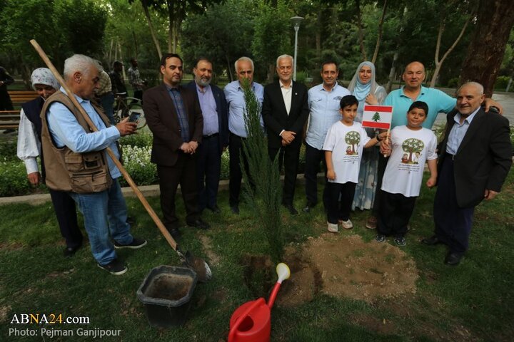 کاشت درخت صلح در اصفهان