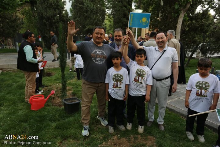 کاشت درخت صلح در اصفهان