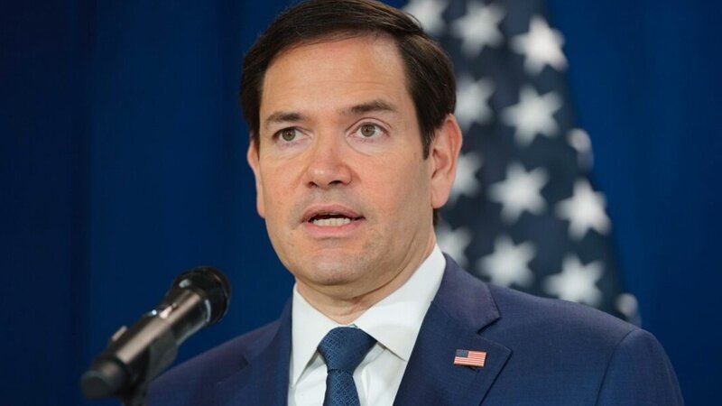 Враждебность Америки по отношению к Ирану; введение нефтяных санкций одновременно с ядерными переговорами