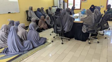 Mkutano wa Mrs.Taqavi, Mudira wa Hawzat ya Wasichana ya Hazrat Zahra (s.a) na Wanafunzi wa Hawzat hiyo