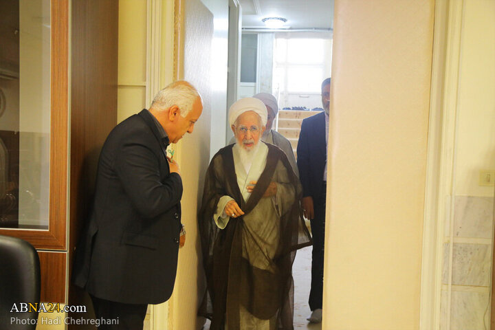 Photos: Custodian of Imam Reza Holy Shrine meets with Ayatollah Javadi Amoli