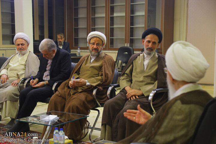 Photos: Custodian of Imam Reza Holy Shrine meets with Ayatollah Javadi Amoli