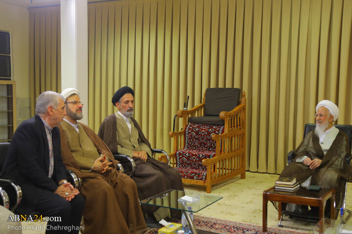 Photos: Custodian of Imam Reza Holy Shrine meets with Ayatollah Javadi Amoli