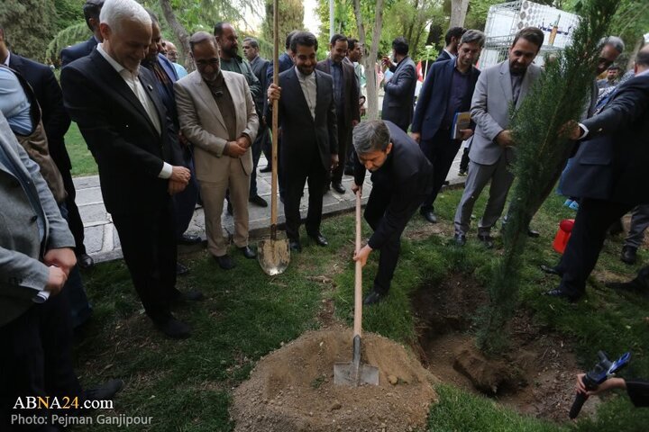 Photos: Peace tree planted by guests of third international Iran-Africa summit in Isfahan
