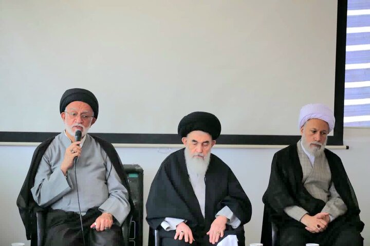 معلمان ستون‌های جامعه‌اند، باید مورد حمایت قرار گیرند