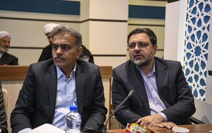 تصاویر | جلسه شورای فرهنگ عمومی و توسعه قرآنی فارس در سومین حرم اهل بیت(ع)