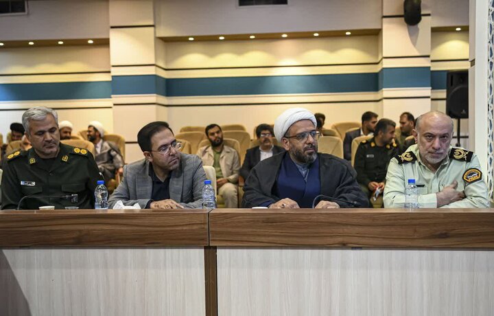 تصاویر| جلسه شورای فرهنگ عمومی و توسعه قرآنی فارس در سومین حرم اهل بیت(ع)