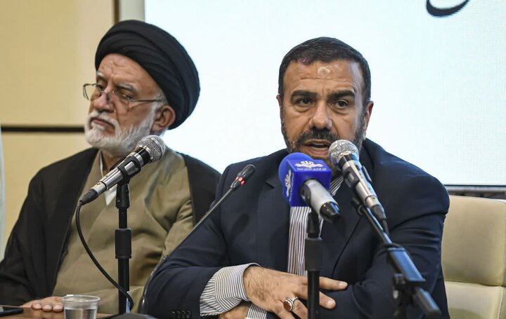 تصاویر| جلسه شورای فرهنگ عمومی و توسعه قرآنی فارس در سومین حرم اهل بیت(ع)