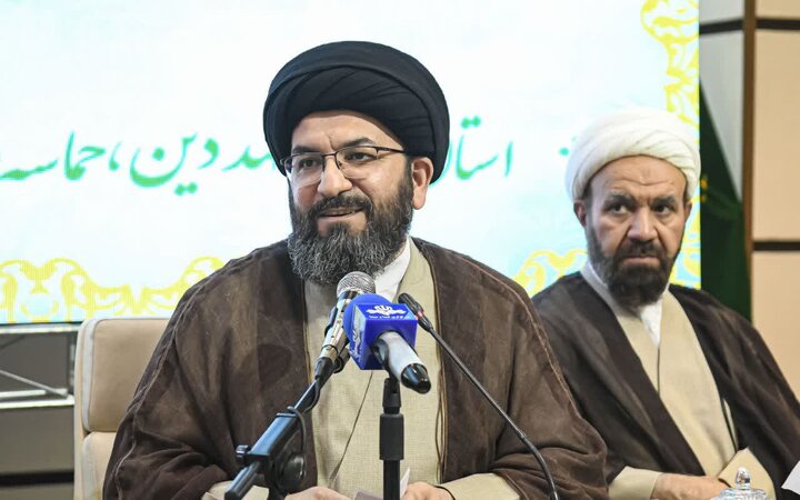 تصاویر| جلسه شورای فرهنگ عمومی و توسعه قرآنی فارس در سومین حرم اهل بیت(ع)