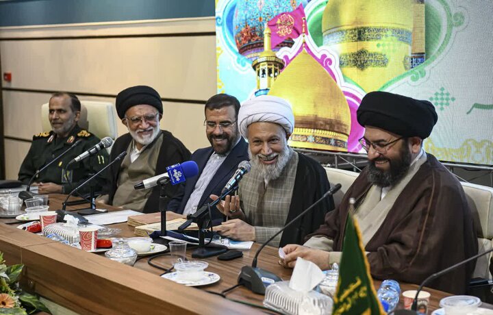 تصاویر| جلسه شورای فرهنگ عمومی و توسعه قرآنی فارس در سومین حرم اهل بیت(ع)