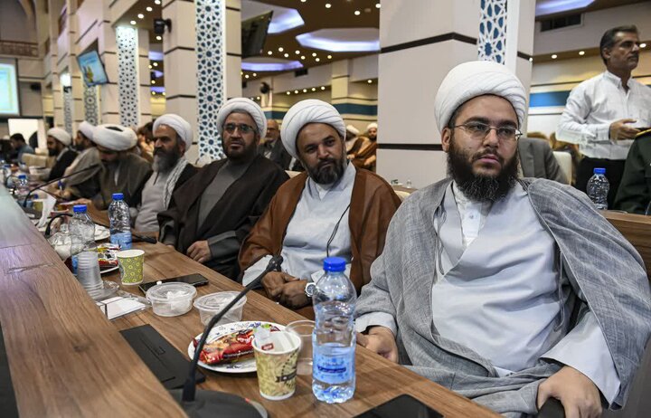 تصاویر| جلسه شورای فرهنگ عمومی و توسعه قرآنی فارس در سومین حرم اهل بیت(ع)